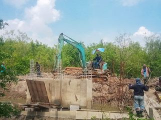 Pembangunan pintu air di Dusun 4 Desa Sebesi, Kecamatan Kundur, Kabupaten Karimun. (Sumber: Dinas PUPP Kepri)