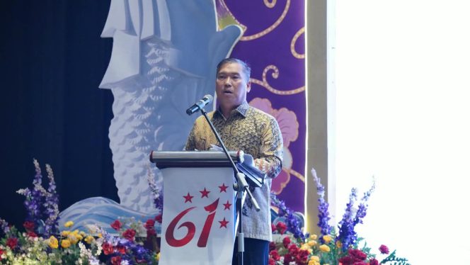 
					Wakil Gubernur Kepri, Nyanyang Haris Pratamura berpidato dalam Resepsi Hari Kebangsaan Singapura ke-61 Tahun yang digelar di Radisson Hotel Batam, Kamis (3/9/2026)