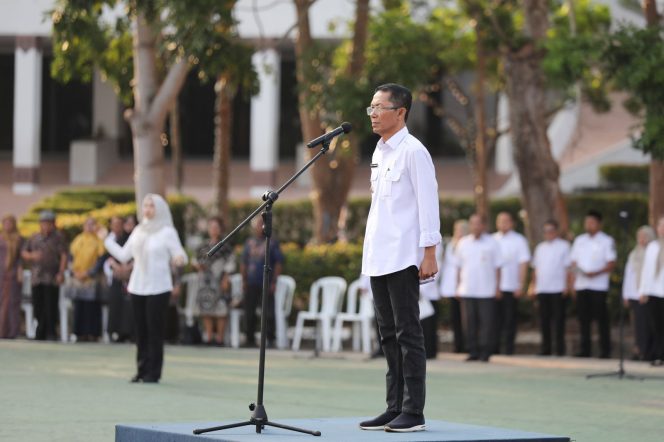 
					Wali Kota Batam, Amsakar Achmad, bersama Wakil Wali Kota Batam, Li Claudia Chandra, menghadiri apel gabungan di Dataran Engku Putri, Batamcentre, Rabu (2/9/2026