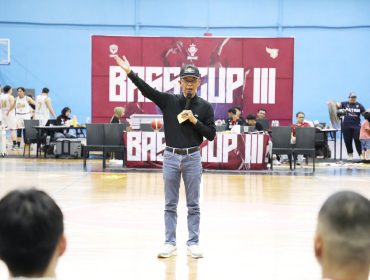 Wali Kota Batam, Amsakar Achmad, menutup Kejuaraan Bola Basket Bass Cup III 2026 di GOR TM Arena, Minggu (13/9/2026). 