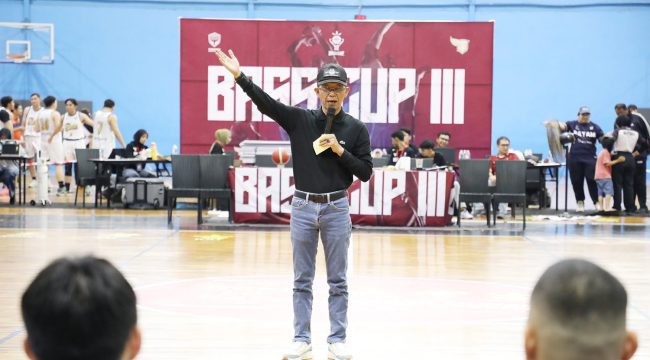 Wali Kota Batam, Amsakar Achmad, menutup Kejuaraan Bola Basket Bass Cup III 2026 di GOR TM Arena, Minggu (13/9/2026). 