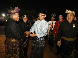 Wali Kota Batam, Amsakar Achmad, menghadiri penutupan Sembang Budaye LAM enam kecamatan wilayah timur di Lapangan Bola Legenda Malaka, Batam Kota, Minggu (13/9/2026) malam. 
