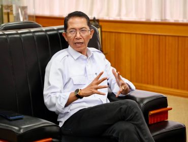 Wali Kota Batam, Amsakar Achmad.