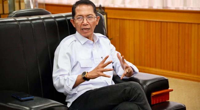 Wali Kota Batam, Amsakar Achmad.