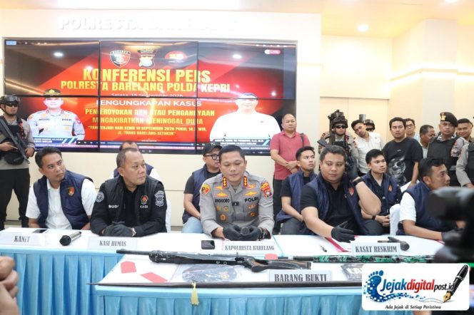 
					Kapolresta Barelang Kombes Pol Anggoro Wicaksono, S.H., S.I.K., M.H., dalam keterangannya menyampaikan bahwa konferensi pers tersebut merupakan tindak lanjut atas peristiwa perselisihan antara dua kelompok yang terjadi pada Senin, 14 September 2026, di wilayah Setokok.