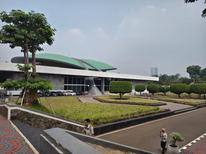 
					Polemik dugaan penyelundupan pasal terkait persyaratan pendidikan calon presiden dan wakil presiden dalam Peraturan Komisi Pemilihan Umum (PKPU) Nomor 19 Tahun 2023 memasuki babak baru. Foto: SM News