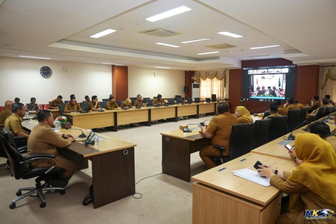 
					Sosialisasi ASLINMAS dilaksanakan secara daring dari ruang rapat utama Kantor Gubernur Kepri, Senin (12/10/2026). 