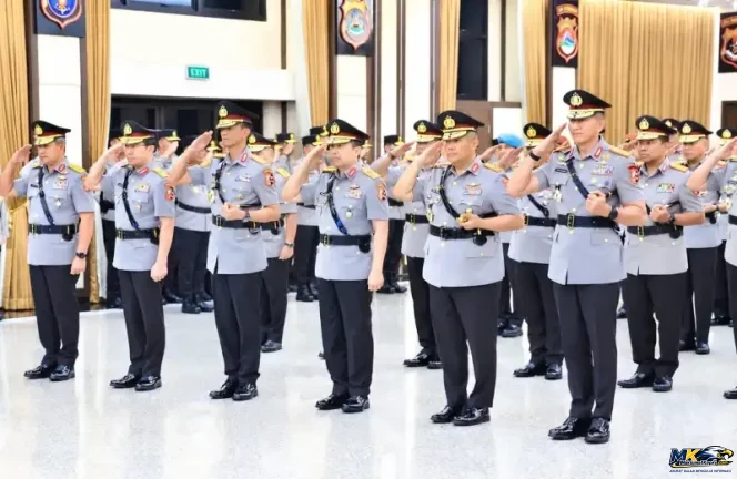 
					Sertijab Malam Hari, Suyudi Naikkan Pangkat 23 Pati Polri