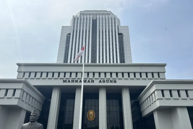 
					Mahkamah Agung mengabulkan kasasi dalam sengketa Surat Keterangan penyetaraan pendidikan SMA Gibran Rakabuming Raka melalui Putusan Nomor 742 K/TUN/2026.