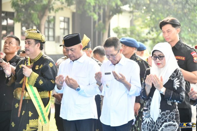 
					Sekdaprov Misni Hadiri Upacara Farewell and Welcome Parade Kapolda Kepri Baru