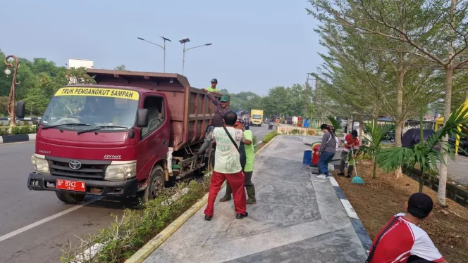 
					Gotong Royong Rutin Berlanjut, Pemko Tanjungpinang Sasar Jalan Bandara