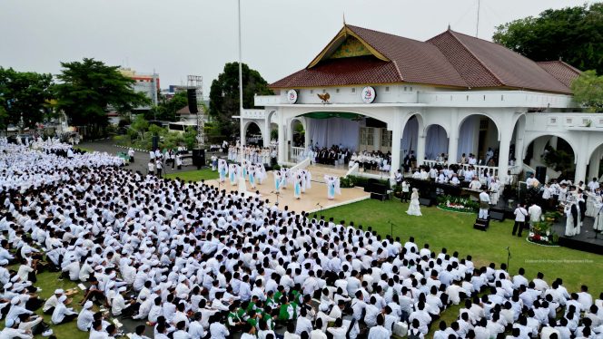 
					Sebanyak 3.000 santri memeriahkan peringatan Hari Santri Nasional tingkat Provinsi Kepulauan Riau Tahun 2026 dipusatkan di Gedung Daerah, Tanjungpinang, Kamis (22/10/2026). 