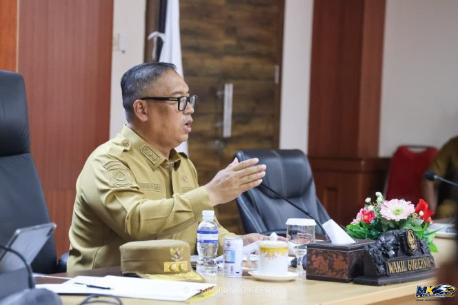 
					Wakil Gubernur Kepri, Nyanyang Haris Pratamura memimpin Rapat Asistensi Penyelarasan dan Inventarisasi Program Pembangunan Infrastruktur Pusat di Wilayah Provinsi Kepulauan Riau Tahun 2026–2027 di Ruang Rapat Utama Kantor Gubernur Kepri, Dompak, Tanjungpinang, Senin (5/10/2026). 