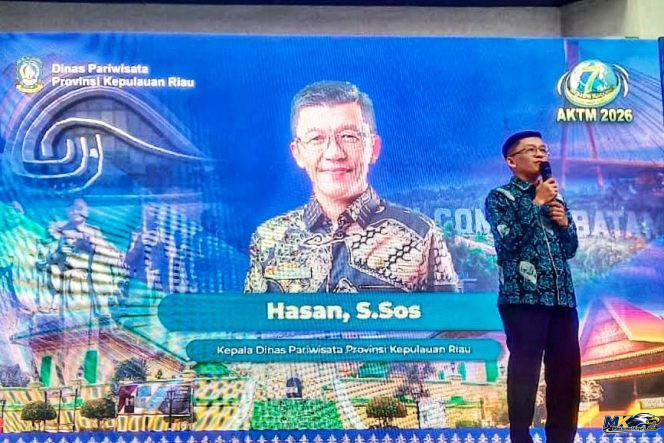 
					Kepala Dinas Pariwisata Provinsi Kepulauan Riau, Hasan, menyampaikan kata sambutan pada pembukaan Batam TRAVEL Mart yang diselenggarakan ASITA Kepri di Mega Mall, Batam Center. 